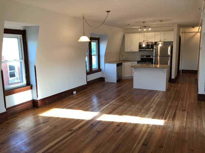141 W Broad St in Shillington, PA - Building Photo