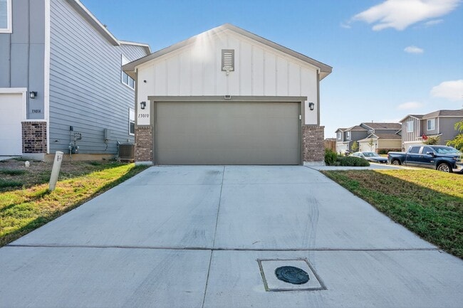 13010 Red Elks Lks in Saint Hedwig, TX - Building Photo - Building Photo