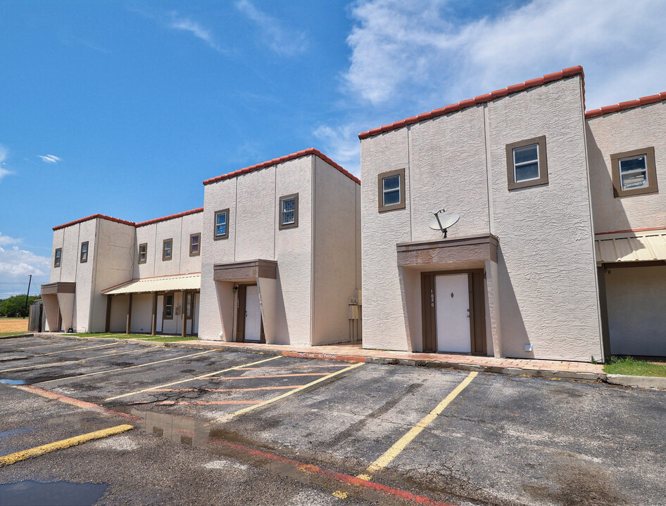 101 S Commonsway in Portland, TX - Building Photo