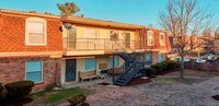 Building Photo - The Villages at Hikes Point Apartamentos in Louisville, Kentucky