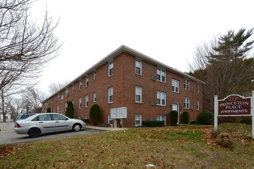 Princeton Place Apartments in North Providence, RI - Building Photo