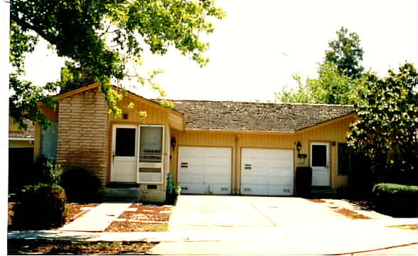 1635 Naomi Ct in Redwood City, CA - Foto de edificio - Building Photo