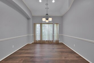 7 S Hawthorne Hollow Cir in Conroe, TX - Foto de edificio - Building Photo