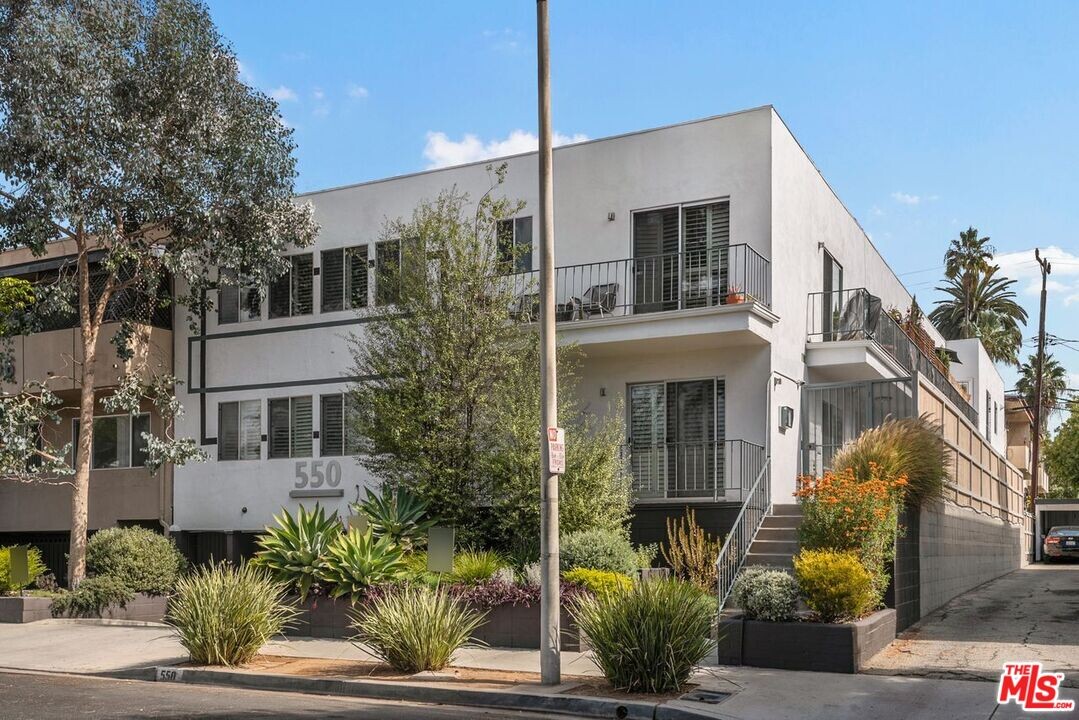 550 Croft Ave in West Hollywood, CA - Building Photo