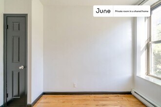 Private bedroom in 3 bed/2 bath Home in New York, NY - Building Photo - Building Photo