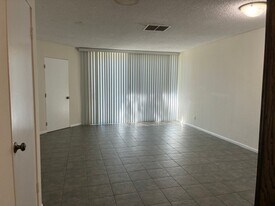 12750 Centralia St in Lakewood, CA - Building Photo