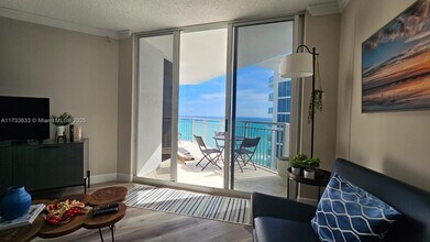 17375 Collins Ave in North Miami Beach, FL - Building Photo - Building Photo