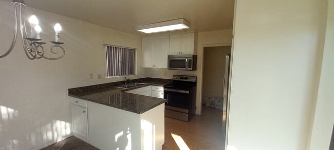 17087 W Bernardo Dr, Unit 101 in San Diego, CA - Foto de edificio - Building Photo