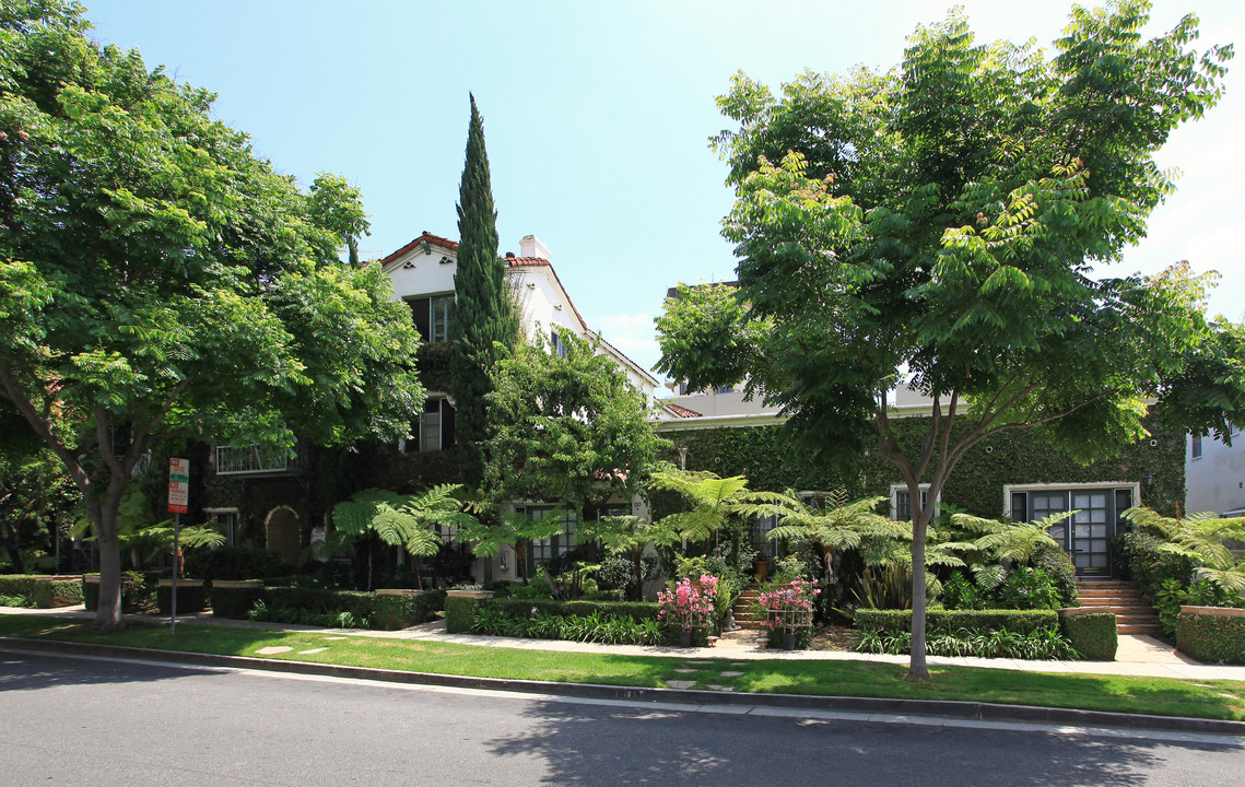 128 S Camden Dr in Beverly Hills, CA - Building Photo