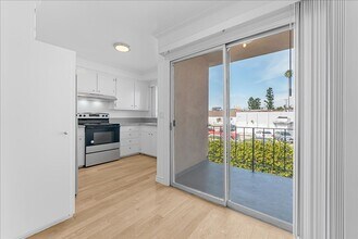 11661 Erwin St in Los Angeles, CA - Building Photo - Building Photo