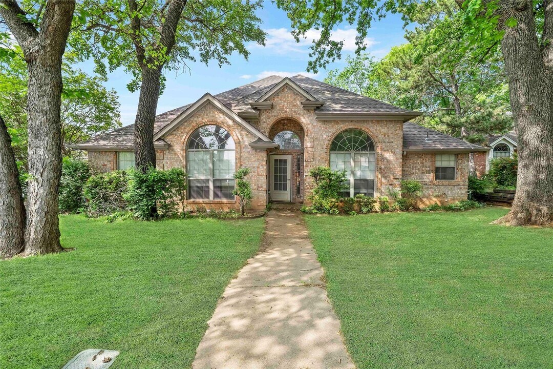 5606 Eagle Rock Rd in Arlington, TX - Building Photo