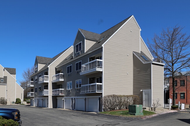 Tuck Point Condominiums in Beverly, MA - Building Photo - Building Photo