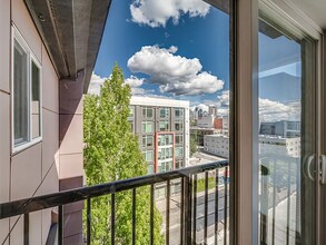 323 Queen Anne Ave N in Seattle, WA - Foto de edificio - Building Photo