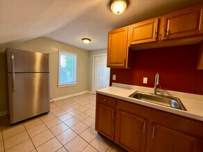 203 Howell St, Unit 3 in Providence, RI - Building Photo - Building Photo