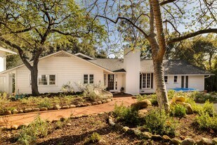 2915 Hidden Valley Ln in Santa Barbara, CA - Building Photo