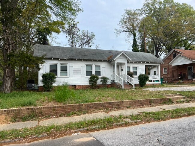 property at 218 W Creswell Ave