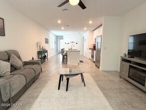 166 Pitching Wedge Dr in Daytona Beach, FL - Building Photo - Building Photo