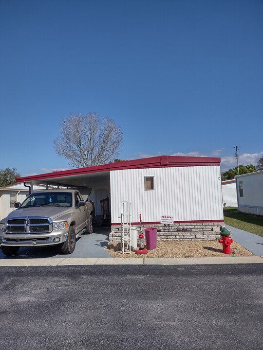 7402 Demure Ln in New Port Richey, FL - Building Photo