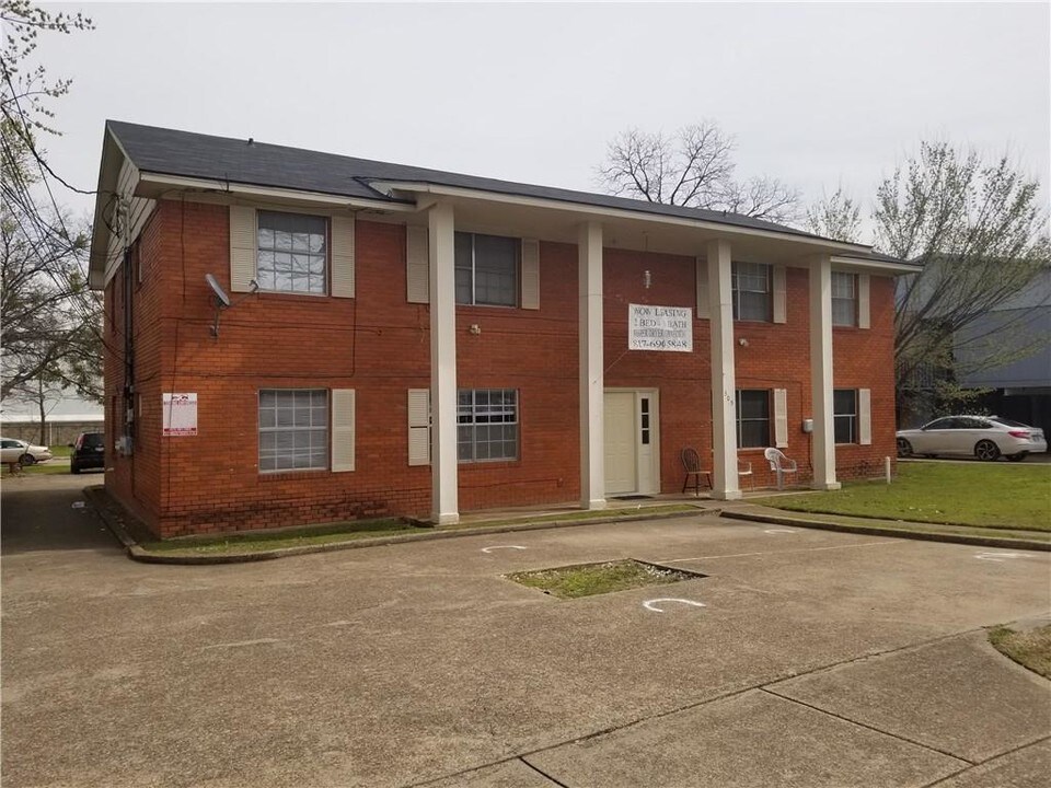 305 Lampe St-Unit -B in Arlington, TX - Building Photo