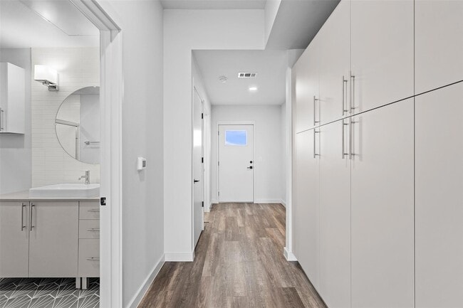 4004 Banister Ln, Unit 309 in Austin, TX - Foto de edificio - Building Photo