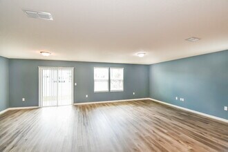 2303 Pebble Point Dr in Green Cove Springs, FL - Foto de edificio - Building Photo