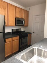 303 Chrzan Pl in Sayreville, NJ - Building Photo - Building Photo