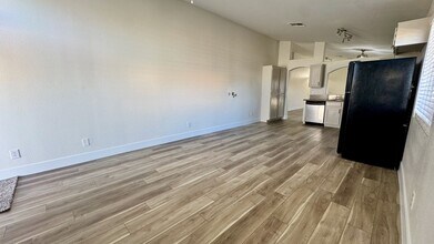 7032 Golden Desert Ave in Las Vegas, NV - Building Photo - Building Photo