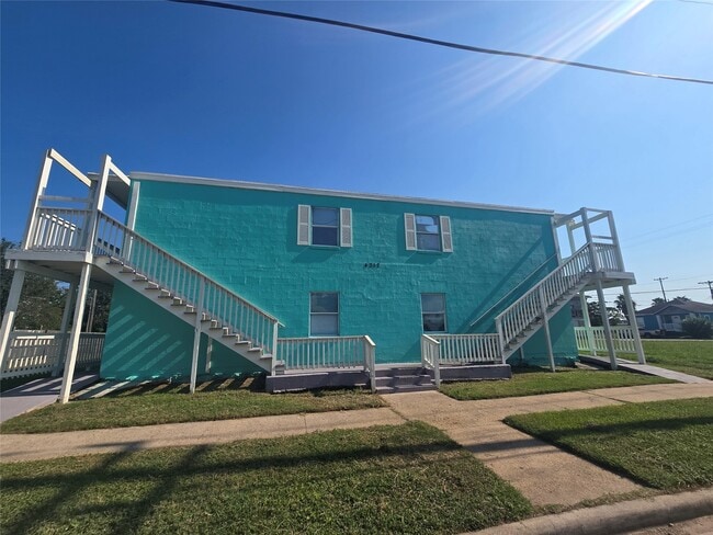 4217 Sealy Ave