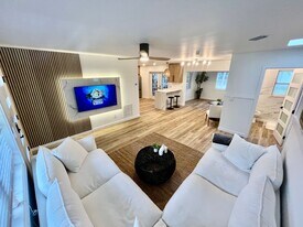 4227 Helena St NE in St. Petersburg, FL - Building Photo