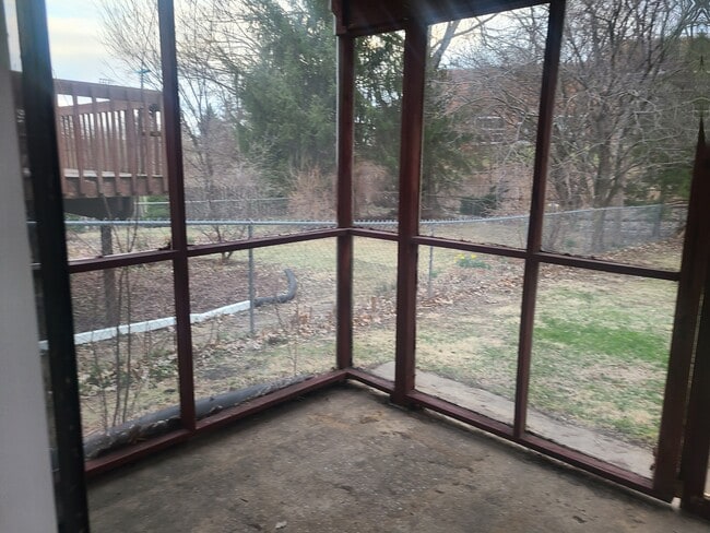 541 Westwinds Dr in Iowa City, IA - Building Photo - Building Photo