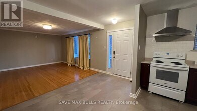 371 Meadowbrook Dr in Milton, ON - Building Photo - Building Photo