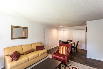 Cumberland Manor Apartments in Clarksville, TN - Building Photo - Interior Photo