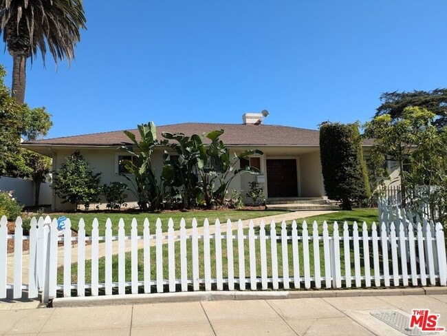 property at 702 Adelaide Pl