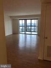 3310 N Leisure World Blvd in Silver Spring, MD - Building Photo - Building Photo