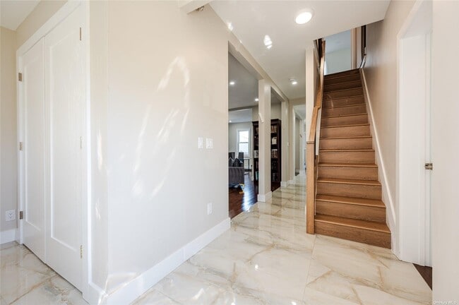 223 Hickox Ave in Hempstead, NY - Building Photo - Building Photo