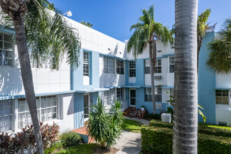 1005 Meridian Ave in Miami Beach, FL - Building Photo - Building Photo