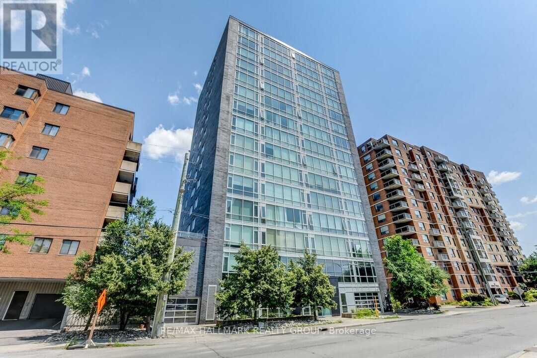 201-1201 Parkdale Ave in Ottawa, ON - Building Photo