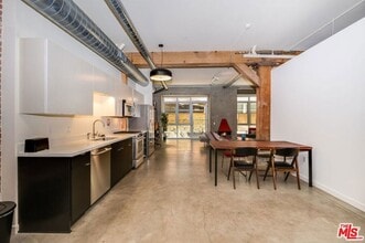 527 Molino St in Los Angeles, CA - Building Photo - Building Photo
