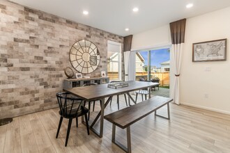 458 Zeppelin Wy in Fort Collins, CO - Foto de edificio - Building Photo