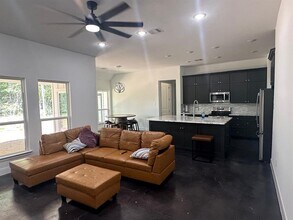 354 Carriage Trail in Montgomery, TX - Building Photo - Building Photo