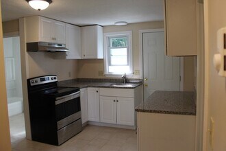 15 Conant St in Bridgewater, MA - Building Photo - Building Photo