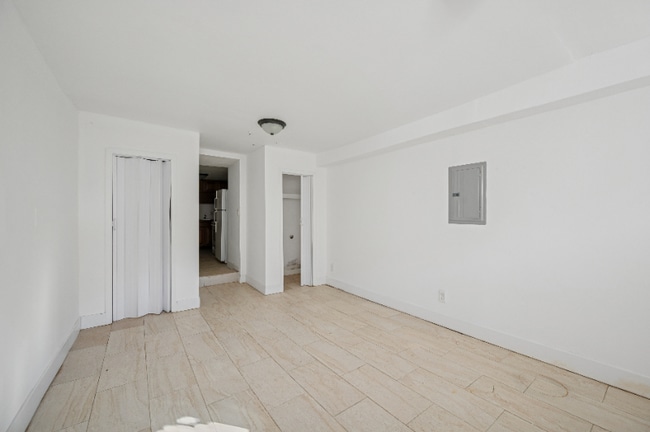 1115 E Chelten Ave in Philadelphia, PA - Building Photo - Building Photo