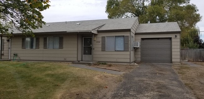 property at 1233-1235 Pershing Rd