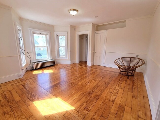 207 Pleasant St in Stoughton, MA - Building Photo - Building Photo