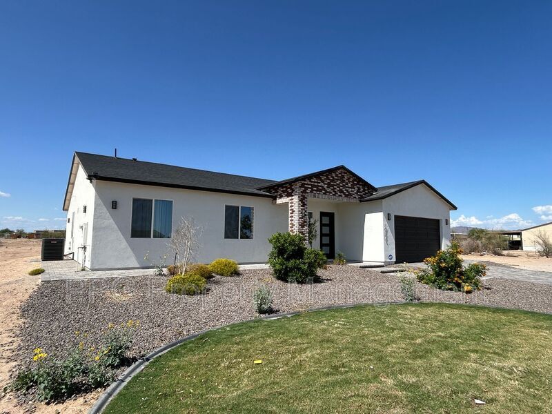 30206 W Portland St in Buckeye, AZ - Building Photo