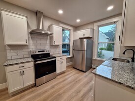 1934 Elm St in Manchester, NH - Building Photo