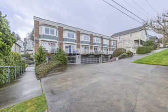 Harbor Place Townhomes in Tacoma, WA - Building Photo - Building Photo