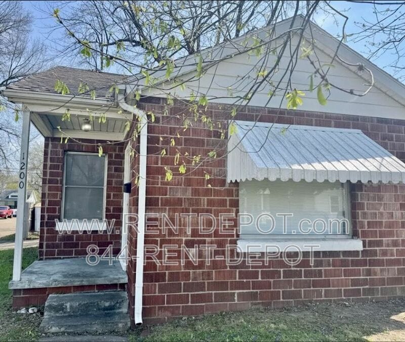 1200 Marshall Ave in Evansville, IN - Building Photo