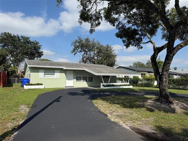 6721 McClellan St in Hollywood, FL - Building Photo - Building Photo