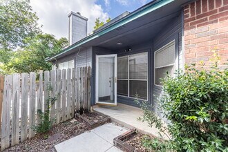 5834 Spring Square in San Antonio, TX - Building Photo - Building Photo